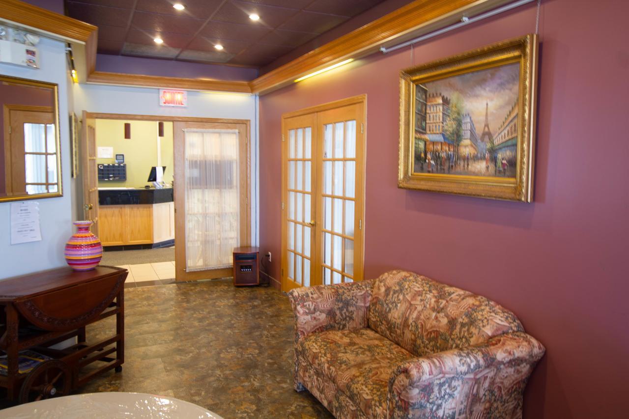 Auberge La Rocaille Shawinigan Exterior photo