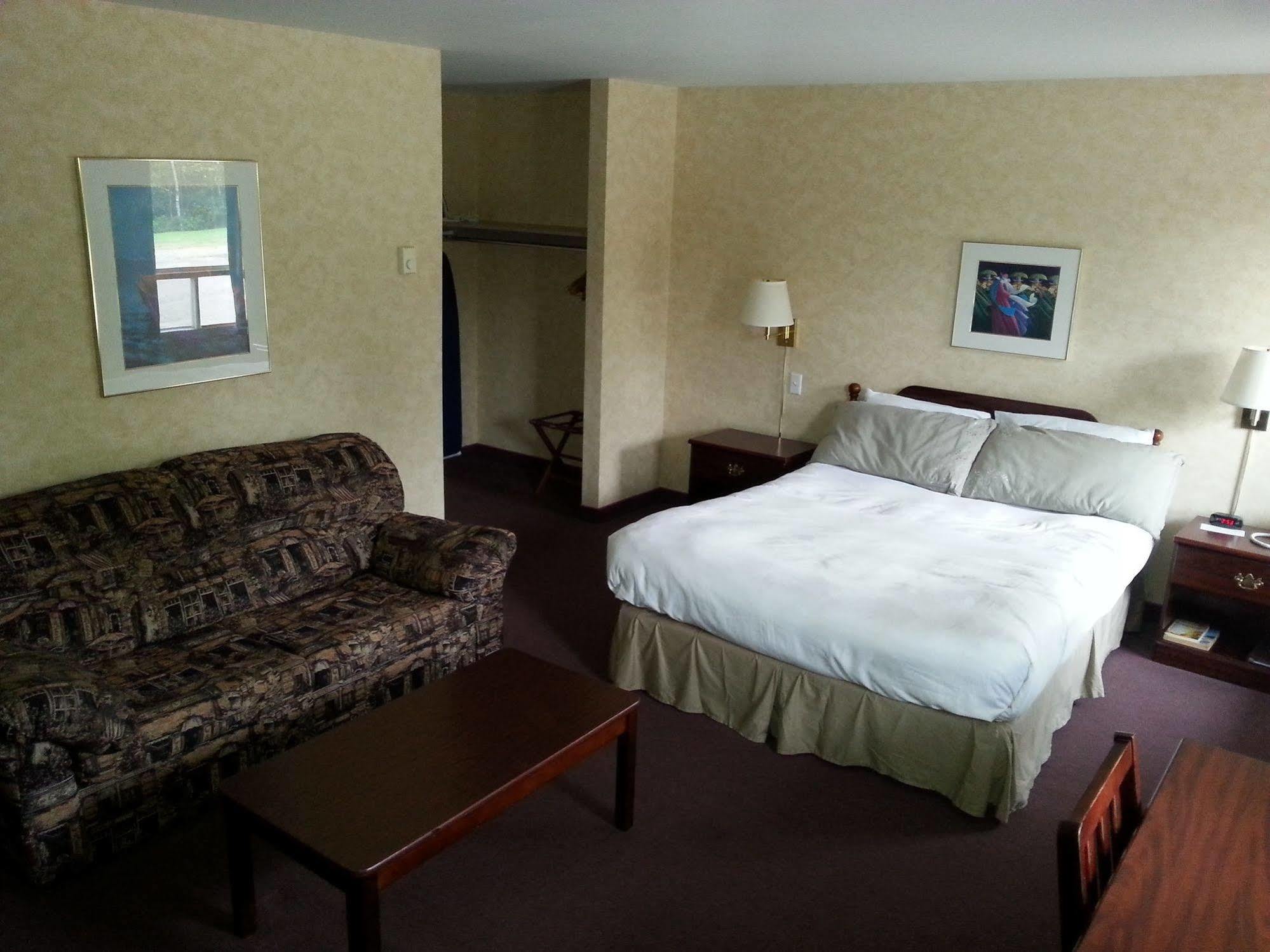 Auberge La Rocaille Shawinigan Exterior photo